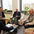 Viceministras M.Beke&scaron;ius balandžio 26 dieną Vilniuje susitiko su Nyderlandų garbės konsulo Kaune 1940 metais Jano Zwartendijko (1896&ndash;1976) vaikais Robertu ir Edith bei žymiu Nyderlandų ra&scaron;ytoju Janu Brokkenu.