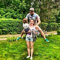 Ieva Kačinskaitė-Urbonienė su vyru Simonu ir vaikais