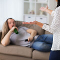 Į alkoholizmo liūną patekusių žmonių artimieji rizikuoja patys