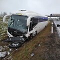 Kėdaini rajone į avariją pakliuvo keleivinis autobusas, žuvo žmogus