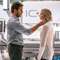 Chrisas Prattas ir Jennifer Lawrence filme &bdquo;Pakeleiviai&ldquo;