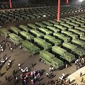Kim Jong Unas perdavė pasieniečiams 250 balistinių raketų paleidimo įrenginių