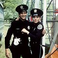Kim Cattrall ir Steve'as Guttenbergas filme &bdquo;Policijos akademija&ldquo; (1984 m.)
