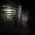 I&scaron; katakombų į bunkerį, kurio įėjimas užmūrytas vedantys milžini&scaron;ki, itin auk&scaron;ti spiraliniai laiptai.