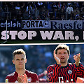 Per Vokietijos lygos lyderio &bdquo;Bayern&ldquo; ir &bdquo;Arminia&ldquo; rungtynes Rusijos žiūrovai turėjo matyti jų prezidentui skirtą žinutę.