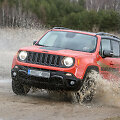 &bdquo;Jeep Renegade&ldquo; ir Kazlų Rūdos savivaldybės administracijos vadovas Valdas Kazlas