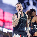 Robbie Williamso koncerto akimirka