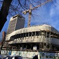 Klaipėdos valstybinio muzikinio teatrą papuo&scaron;ė vainikas &ndash; baigiamas stogas. 