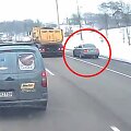 BMW važiuoja kelkra&scaron;čiu