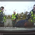 Kretingoje &scaron;e&scaron;tadienio pavakarę sulaikytas nuo policijos pareigūnų sprukti bandęs policijos vairuotojas.