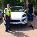 Jonas Valančiūnas įsiamžino su policijos pareigūnu &scaron;alia savo be žibintų likusio &bdquo;Porsche Cayenne&ldquo;