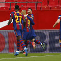 Lionelis Messi su komandos draugais &scaron;venčia įvartį