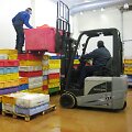 Žuvininkystės produktų aukcionas užverstas dėžėmis menkių. Jų realizuoti taip greitai, kaip pageidauja žvejai, nepavyksta.