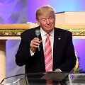 Donaldas Trumpas Detroito bažnyčioje bando įtikinti juodaodžius balsuoti už jį