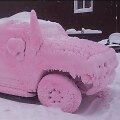 Rožinis &bdquo;Hummer&ldquo;: kas nutinka, kai plauni automobilį spiginančiame &scaron;altyje