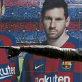 Lionelis Messi atvaizdas prie Johano Cruiffo stadiono Barselonoje.