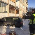 Kaune &bdquo;Passat&ldquo; įlėkė į daugiabučio sieną