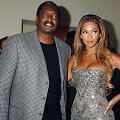 Beyonce su tėvu Mathew Knowlesu (2007 m.)