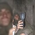 Rusijos kariai parodė, kaip fronte geria vandenį i&scaron; balų
