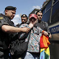 Maskvoje vaikomi 2012 metų gėjų parado dalyviai
