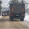 Į smėlio karjerus vykstančių sunkvežimių niokojamas žvyrkelis
