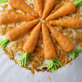 Morkų, rie&scaron;utų ir ananasų tortas su maskarponės sūriu