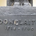Kristijono Donelaičio skulptūra prie restauraciją