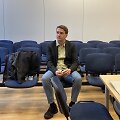 Ričardas Pinikas Klaipėdos apygardos teisme. Žurnalistams jis žadėjo pateikti i&scaron;samų komentarą, &bdquo;su įrodymais&ldquo;, po nagrinėjimo.
