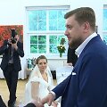 Dėstytojo Petro Saulėno (de&scaron;inėje) vestuvės Kauno kolegijoje