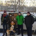 Ra&scaron;ytojų sąjungos autobusiukas Lvive: Marius Burokas, Kateryna Michalicyna su &scaron;unimi Bulka, Donatas Petro&scaron;ius ir Rimantas Kmita