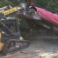 Įpykęs tėvas ekskavatoriumi suniokojo dukros &bdquo;Audi&ldquo;