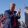 Donaldas Trumpas Arizonoje