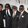  Fredas White'as, Verdine'as White'as, Alas McKay'us, Philipas Bailey'us ir Ralphas Johnsonas