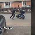 Vidury baltos dienos trys vyrai Klaipėdoje prie kavinės ai&scaron;kinosi santykius. 