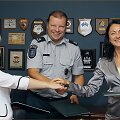 Sutartį pasira&scaron;ė Policijos generalinis komisaras S.Skvernelis, Lietuvos policijos profesinės sąjungos pirmininkė R.Katinienė (de&scaron;inėje) ir Lietuvos teisėsaugos pareigūnų federacijos pirmininkė L.So&scaron;čekienė.