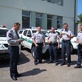 &Scaron;alčininkų rajono policijos komisariato pareigūnai ir antikorupciniais lipdukais paženklintas tarnybinis transportas.