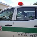 &Scaron;alčininkų rajono policijos komisariato pareigūnai ir antikorupciniais lipdukais paženklintas tarnybinis transportas.