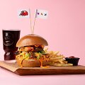 Gastrobarų tinklas &bdquo;+++&ldquo; ir erotinių prekių parduotuvė &bdquo;Fantazijos.lt&ldquo; pristato maisto rinkinį su pikanti&scaron;ka staigmena