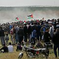 Tūkstančiai Gazos Ruožo gyventojų dalyvauja proteste prie Izraelio sienos