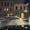 Mikroautobuso galinis ratas įkrito į smegduobę Kauno Smalininkų gatvėje