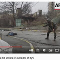 Kariai žuvusiuosius Bučoje tempė tikrindami, ar jie neužminuoti, o ne ruošdami vietą filmavimui