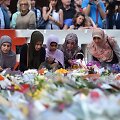 Australijos musulmonės deda gėles įkaitų dramos vietoje Sidnėjuje