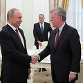 Vladimiras Putinas ir Johnas Boltonas