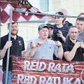 Į &bdquo;Ateities&ldquo; progimnazijos aik&scaron;tę netilpusiems žiūrovams teko stovėti ir už tvoros