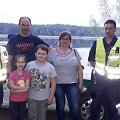 I&scaron;gelbėta &scaron;eima kartu su pareigūnais Ieva Ba&scaron;kyte ir Mantvydu Stoniu.