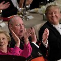 I&scaron; kairės: Hillary Clinton, Timothy Dolanas, Donaldas Trumpas ir Melania Trump