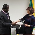 Lietuvos nuolatinė atstovė Jungtinėse Tautose ambasadorė Raimonda Murmokaitė ir Siera Leonės nuolatinis atstovas Jungtinėse Tautose ambasadorius Vandi Chidi Minah