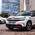 &bdquo;Citroen C5 Aircross&ldquo;, konkurso &bdquo;Metų automobilis 2020&ldquo; dalyviai prie Martyno Mažvydo bibliotekos
