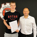 Gytis Auru&scaron;kevičius bei Danas Kazakevičius papildė "Ryto" sistemą. Sutartis su jais pasira&scaron;ė klubo direktorius Rolandas Jarutis. 