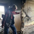 Penktadienio naktį dėl gaisro kaimynės kambaryje evakuoti bendrabučio gyventojai bandė skaičiuoti nuostolius.